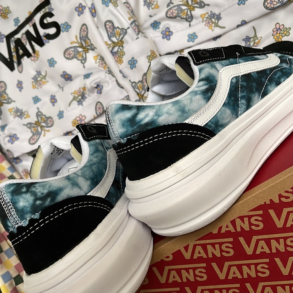 Vans Men’s Old Skool Over
Tie-Dye Black/Multi
VN0A7Q5EBMV Platforms - Picture 15 of 16